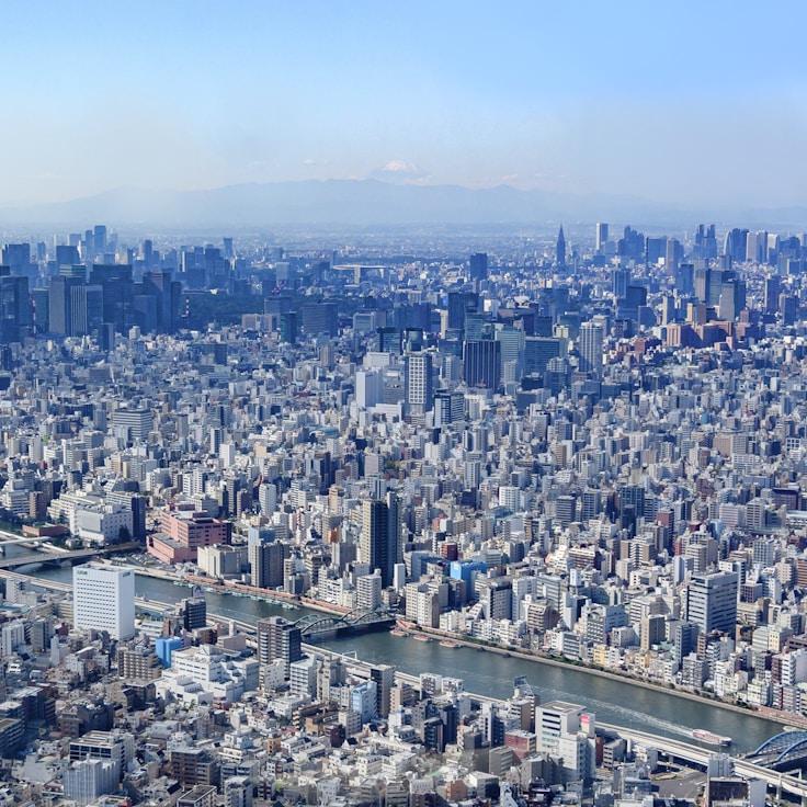 Parents evaluating schools in United Kingdom